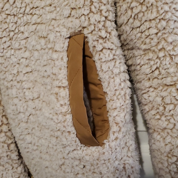 Reversable Love Tree Tan Quilted Jacket with Cozy Collar - Picture 7 of 8